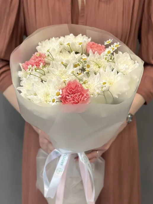 Капуста Flowers Букет живых цветов с ромашками, диантусами и хризантемой, белый