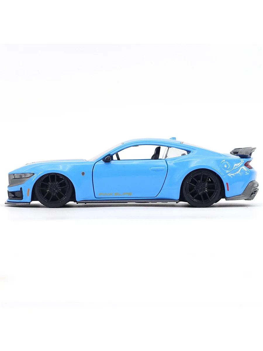Модель Машинки 1:32 Pink SIips 2024 Ford Mustang Dark Horse
