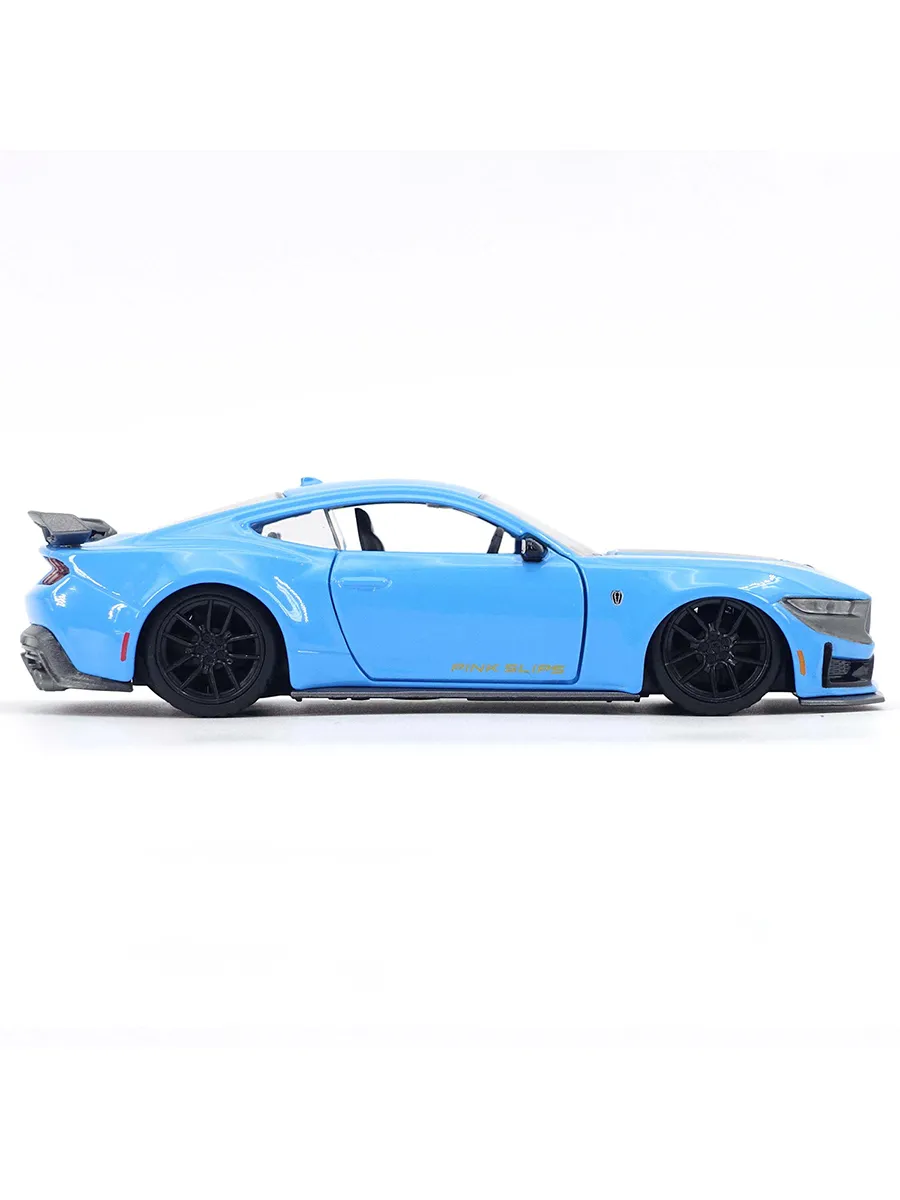 Модель Машинки 1:32 Pink SIips 2024 Ford Mustang Dark Horse