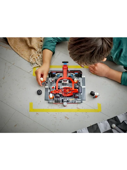 LEGO City Пит-стоп и механики с болидом Ferrari F1 60443, красный, фото 5